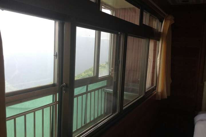 Room 5 of 37