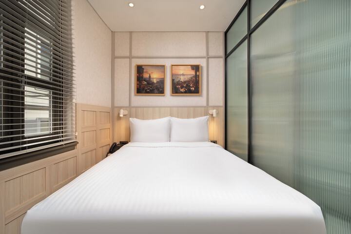 Room 8 of 40