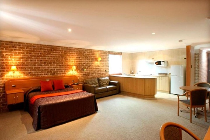 Room 9 of 42