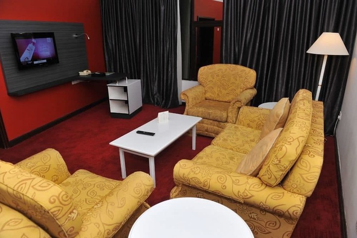 Room 5 of 40