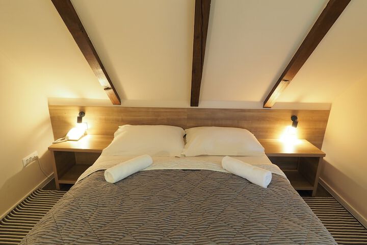 Room 4 of 19