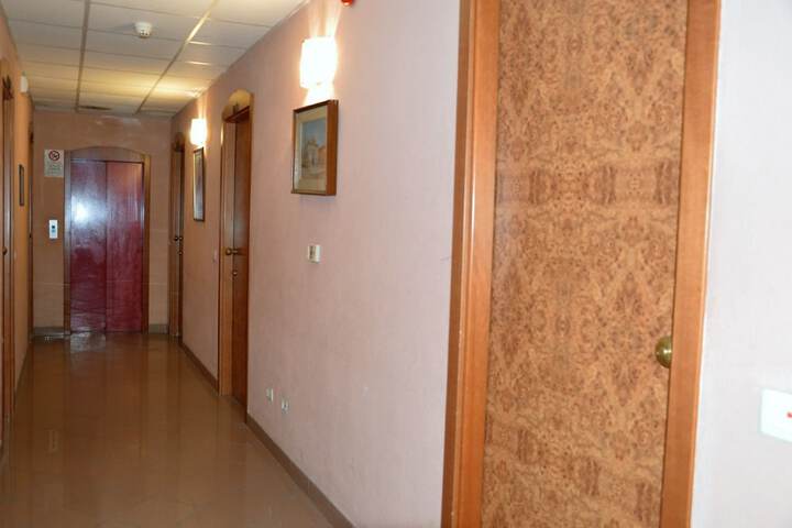 Ballroom/Hall 16 of 19
