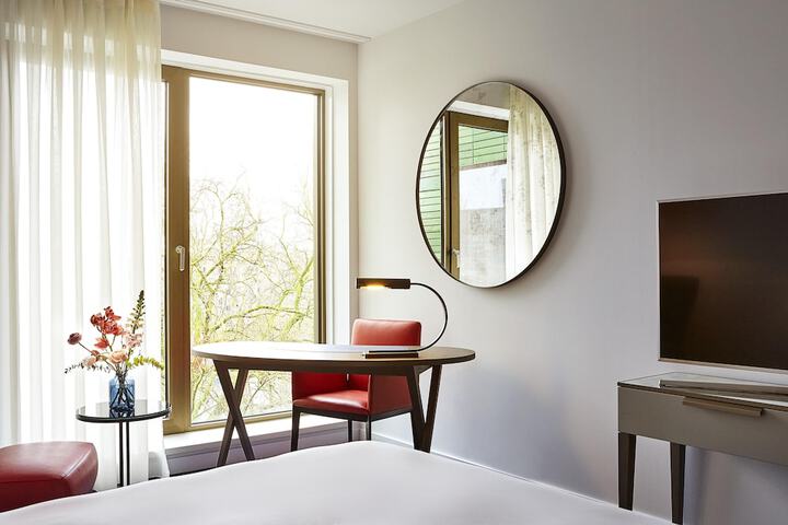 Room 47 of 90