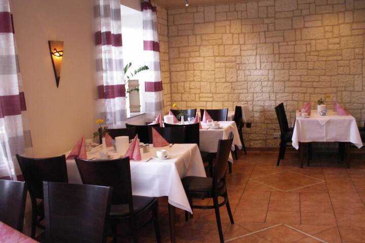 Dining 20 of 34