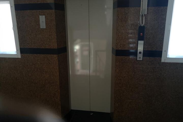 Room 13 of 21