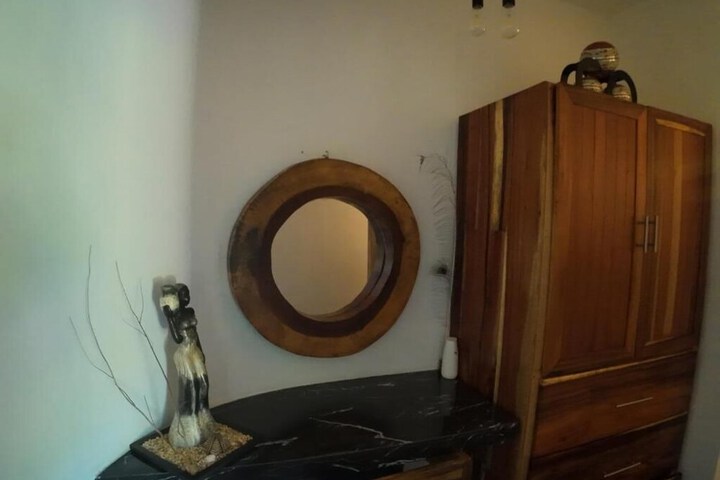 Room 33 of 62