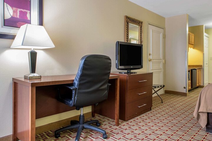 Room 10 of 36