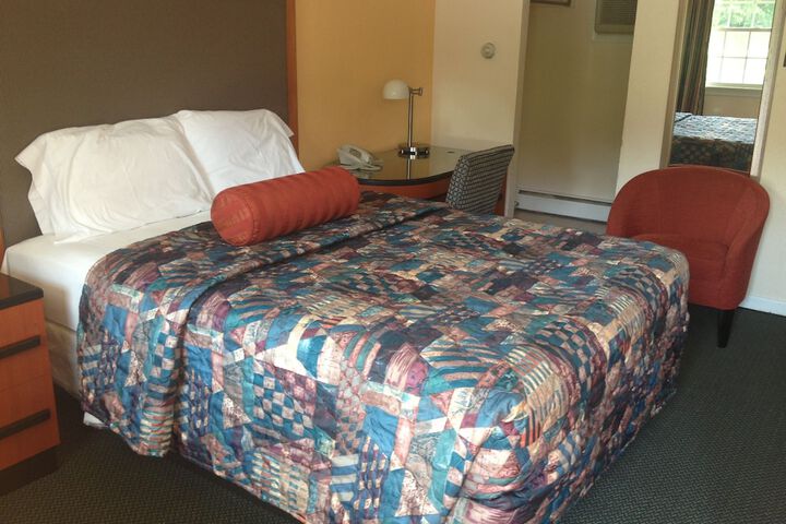 Room 2 of 49