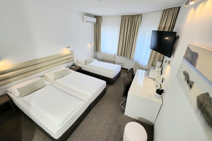 Room 7 of 32