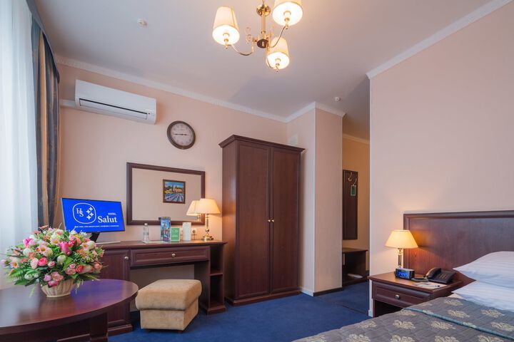 Room 11 of 120