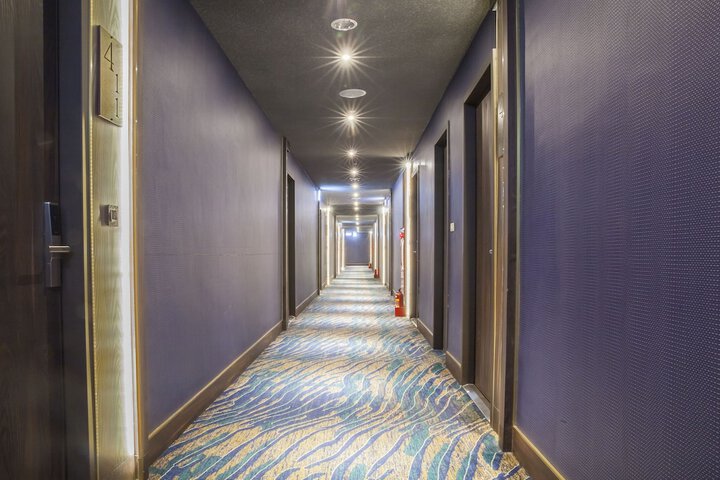 Ballroom/Hall 33 of 38