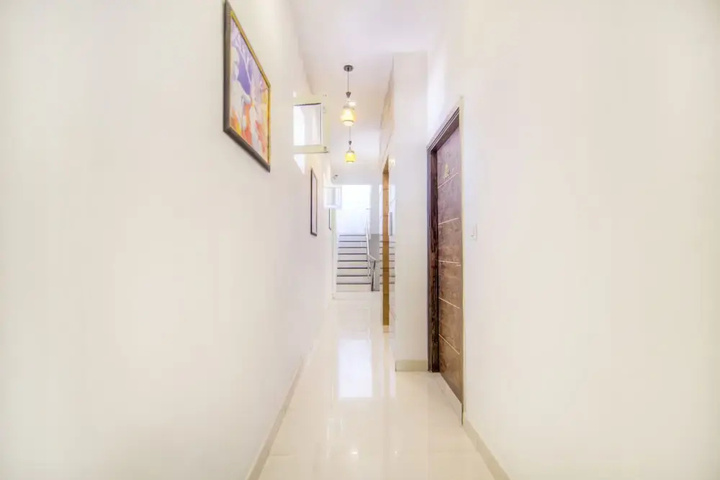 Room 8 of 10