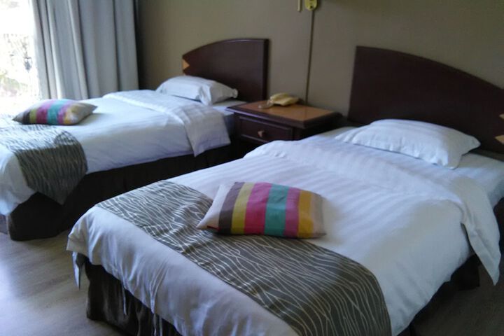 Room 6 of 14