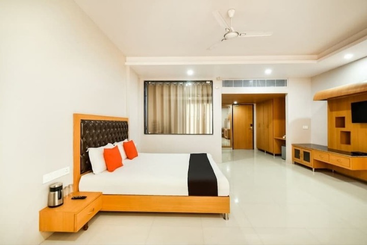 Room 4 of 10
