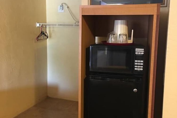 Room 8 of 12