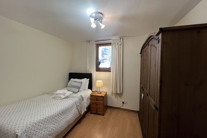 Room 6 of 30