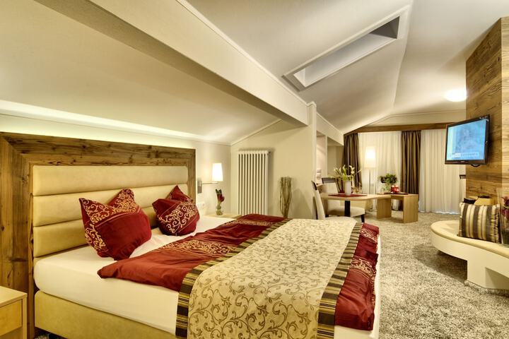 Room 3 of 53