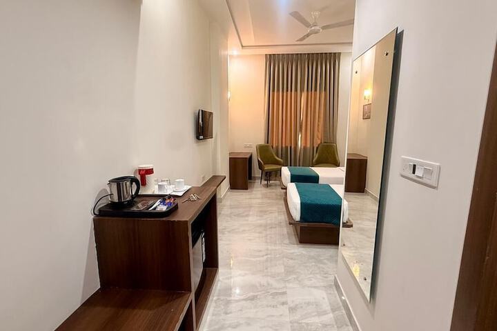 Room 9 of 26