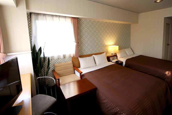 Room 11 of 38