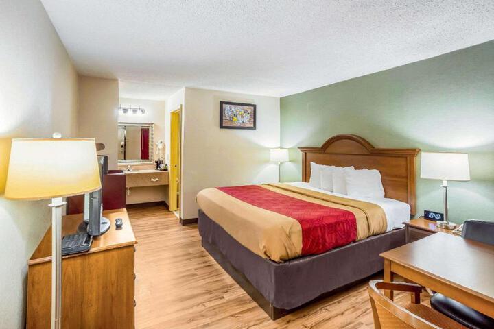 1 King Bed (6 of 11)