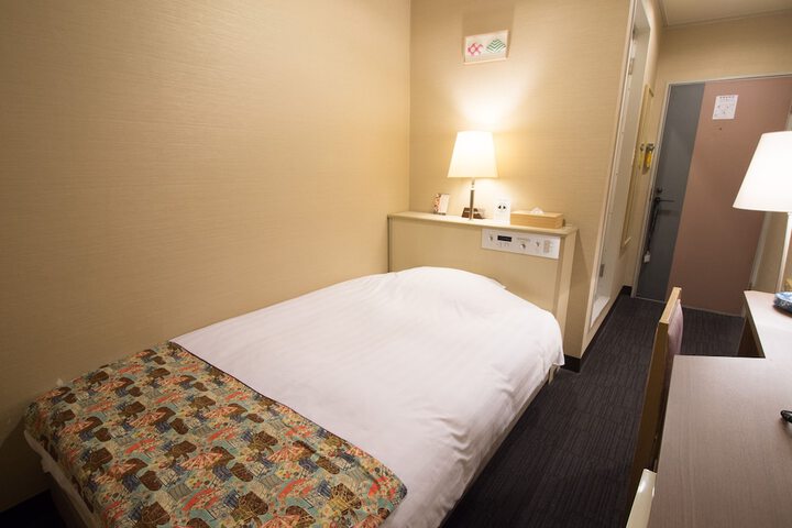 Room 3 of 79