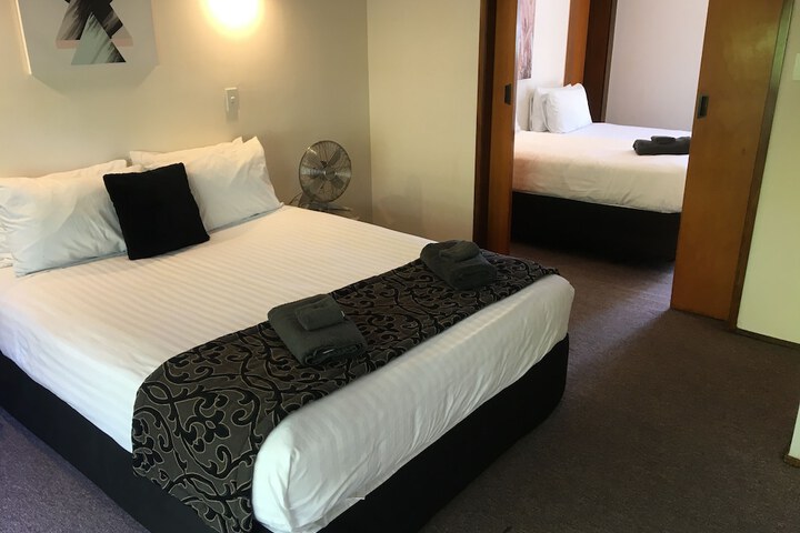 Room 35 of 141