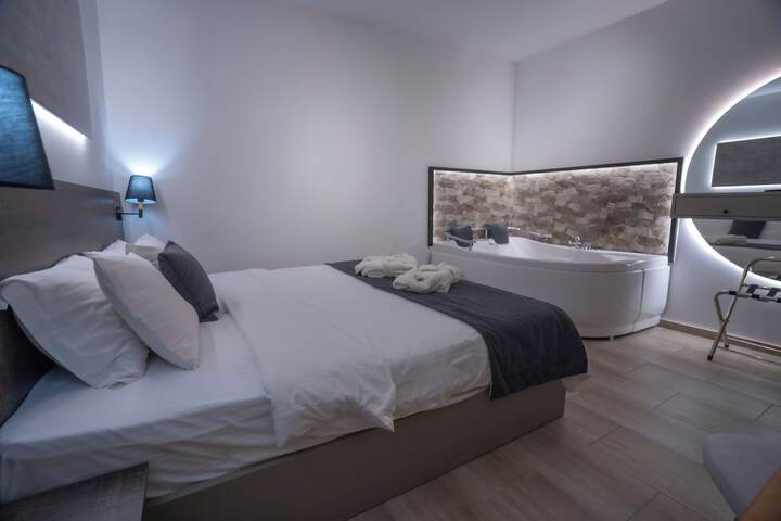Room 8 of 43