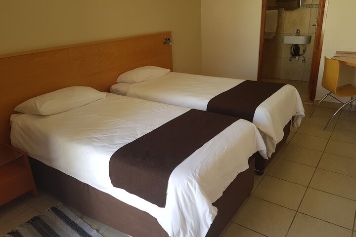 Room 4 of 40
