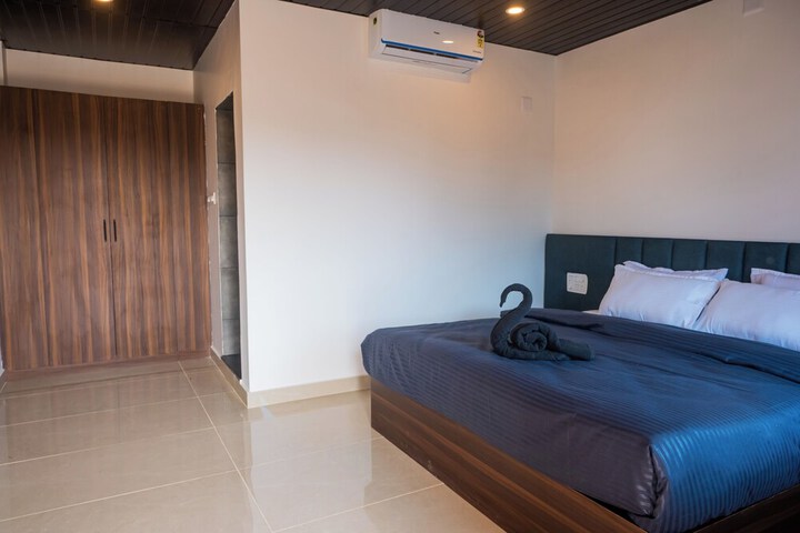 Room 2 of 23