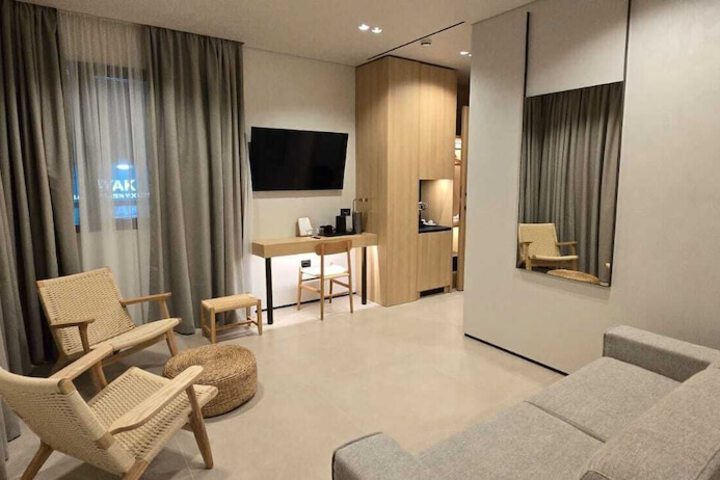 Room 47 of 91