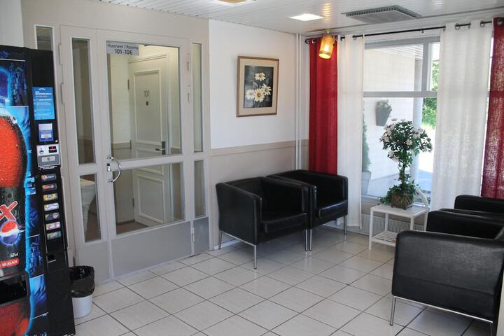 Guest Lobby
