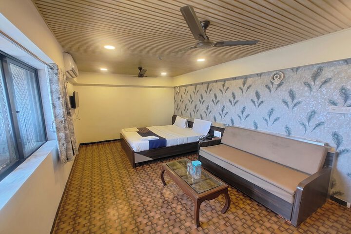 Room 13 of 35
