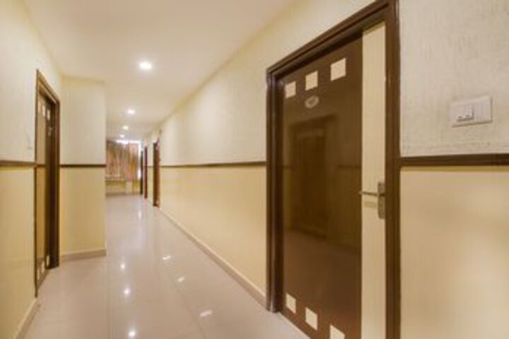 Ballroom/Hall 17 of 22