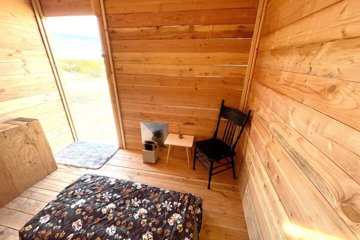 Room 4 of 122