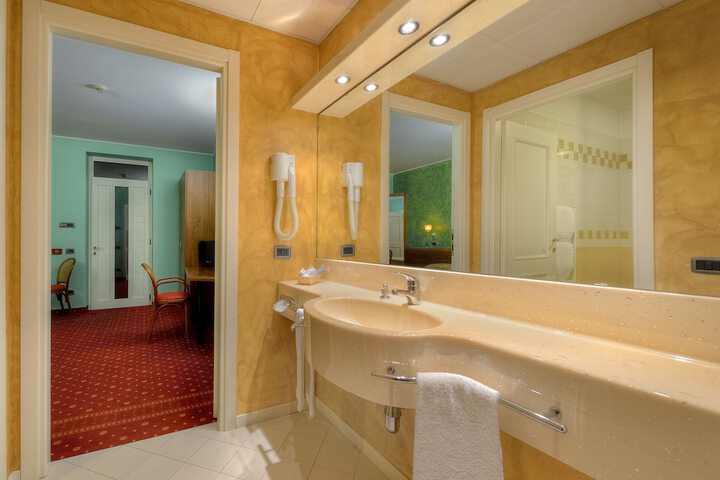 Room 14 of 25