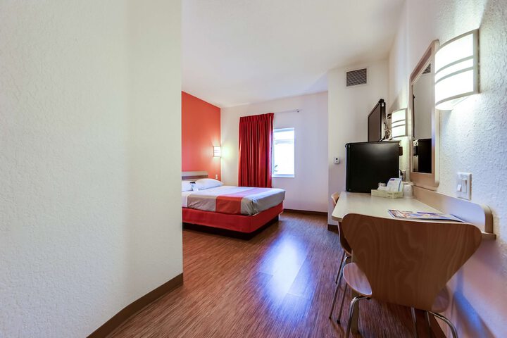 Room 14 of 28