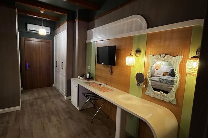 Room 15 of 76