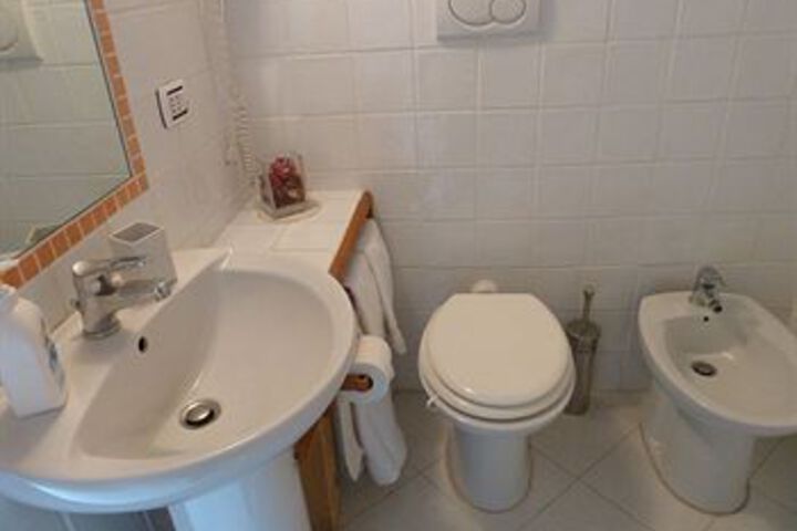 Room 5 of 60