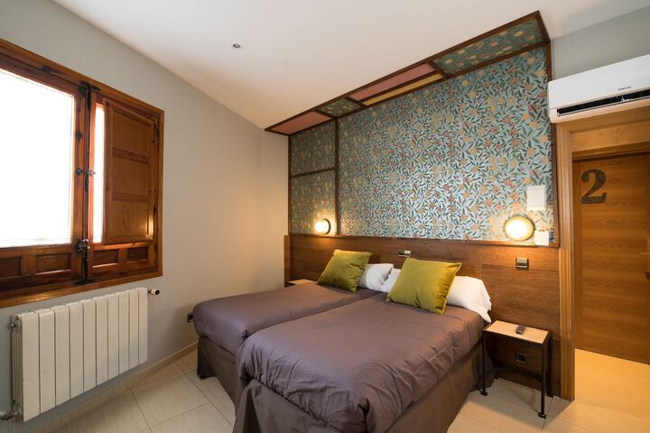 Room 9 of 38