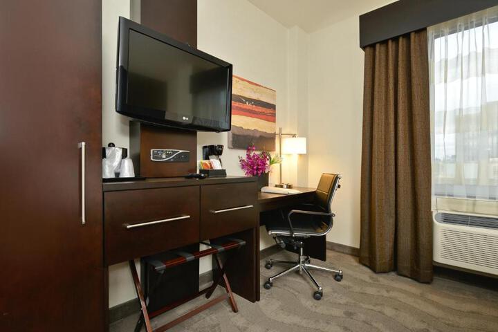 2 Double Beds Mid Floor (7 of 15)