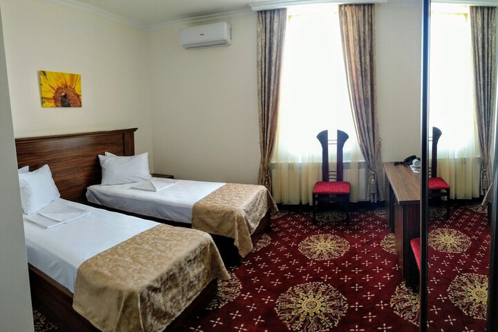 Room 7 of 32