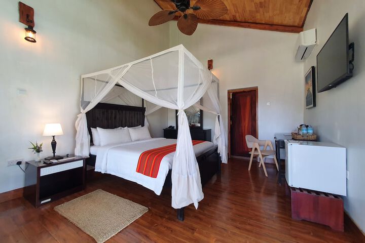 Room 8 of 28