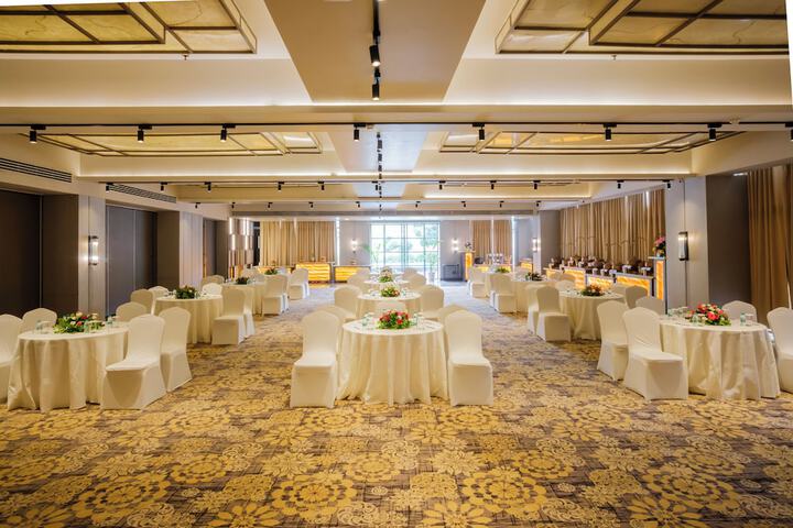 Ballroom/Hall 64 of 78