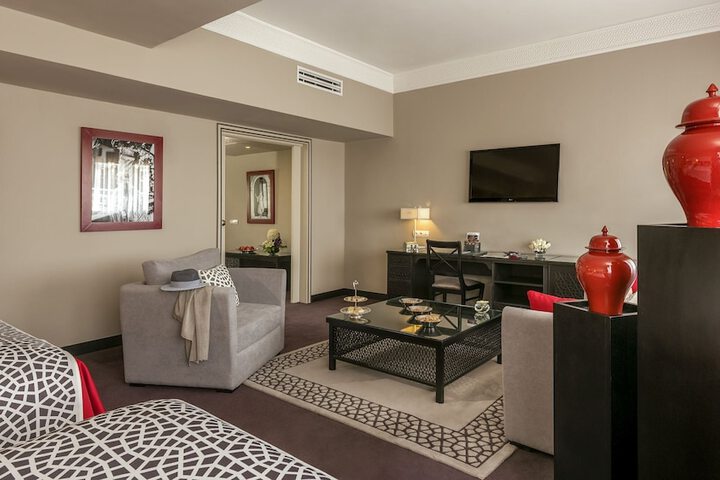 Room 34 of 132