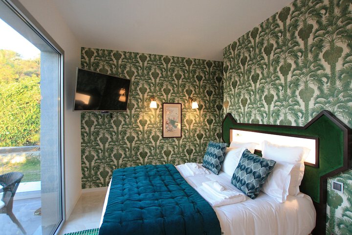 Room 28 of 76
