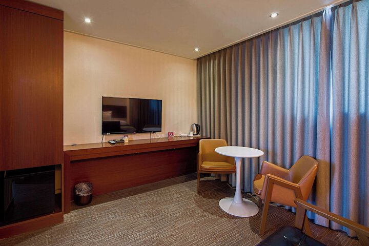 Room 28 of 57