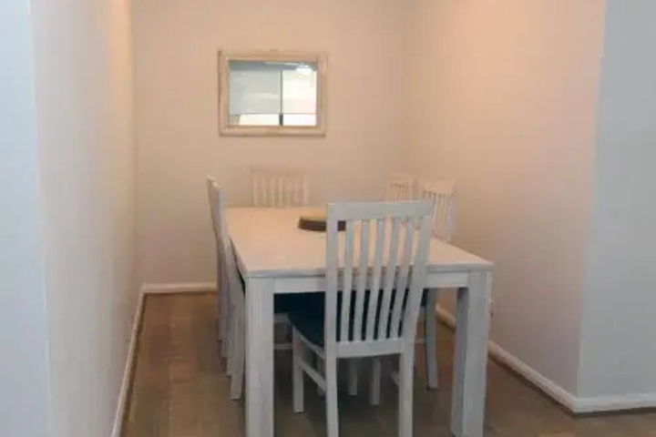 Room 6 of 9