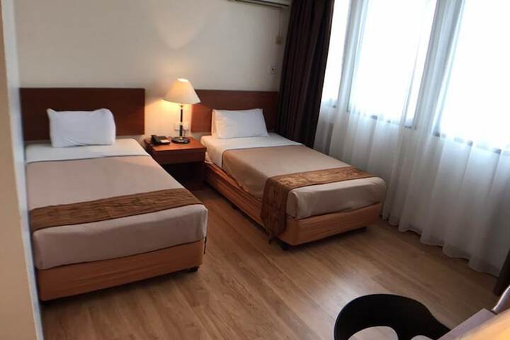 Room 12 of 38