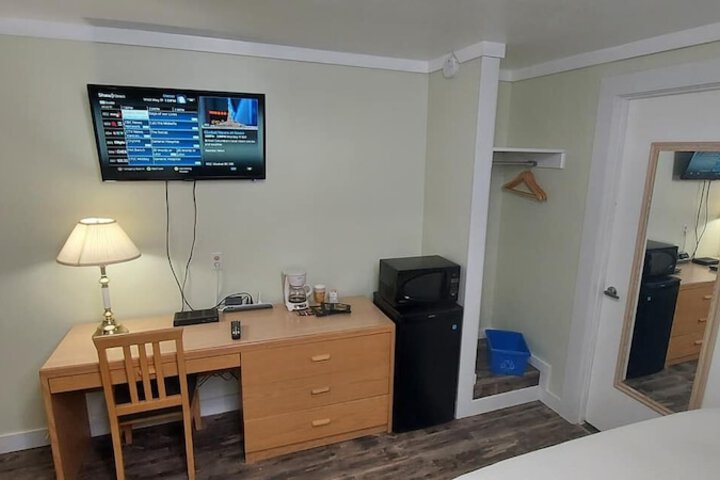Room 8 of 19
