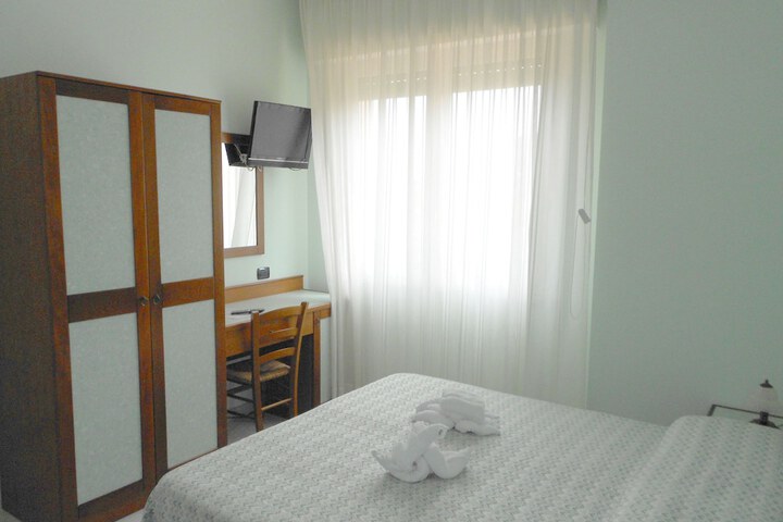 Room 15 of 25
